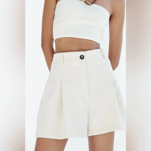 Zara NWOT High Waisted Pleated Shorts Size M White High Rise Pockets
