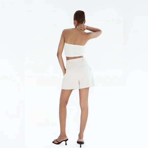 Zara NWOT High Waisted Pleated Shorts Size M White High Rise Pockets